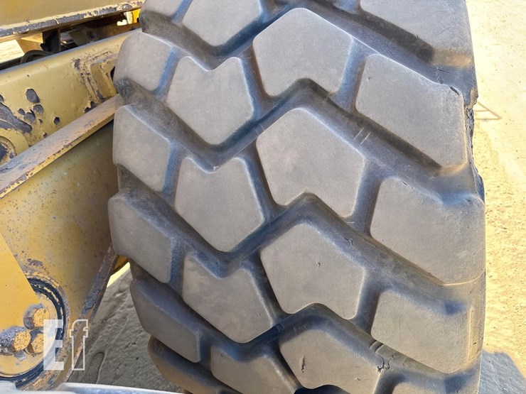 2007-caterpillar-725-image-12