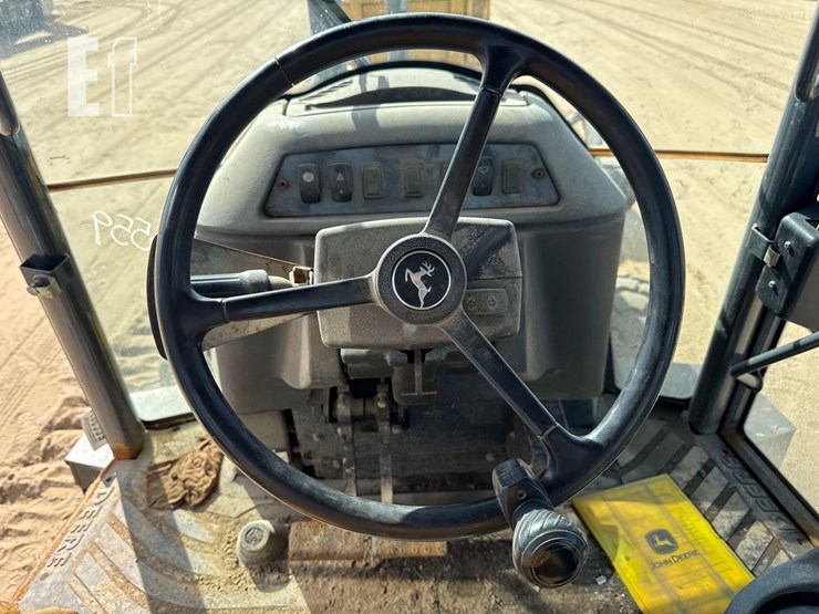 2010-deere-310j-image-32