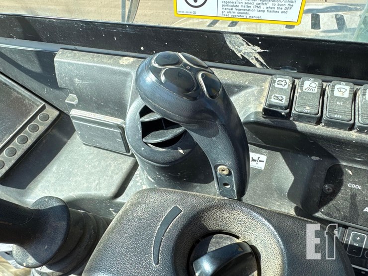 2020-takeuchi-tb260-image-31