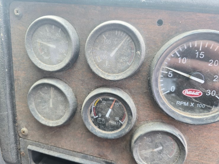 2003-peterbilt-320-image-49