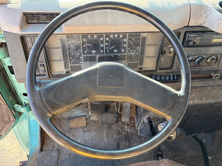 international-4700-image-11