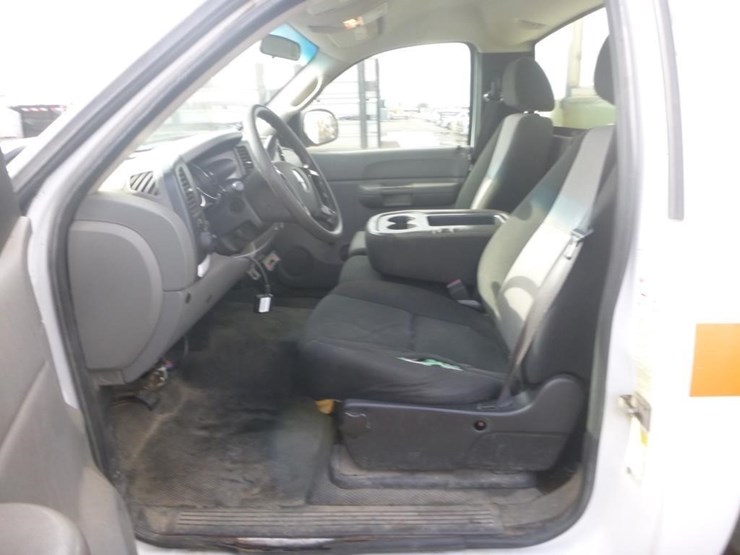 2009-chevrolet-2500-image-9