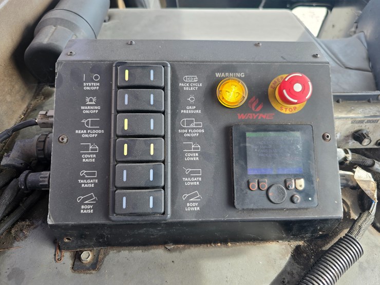 2003-peterbilt-320-image-64