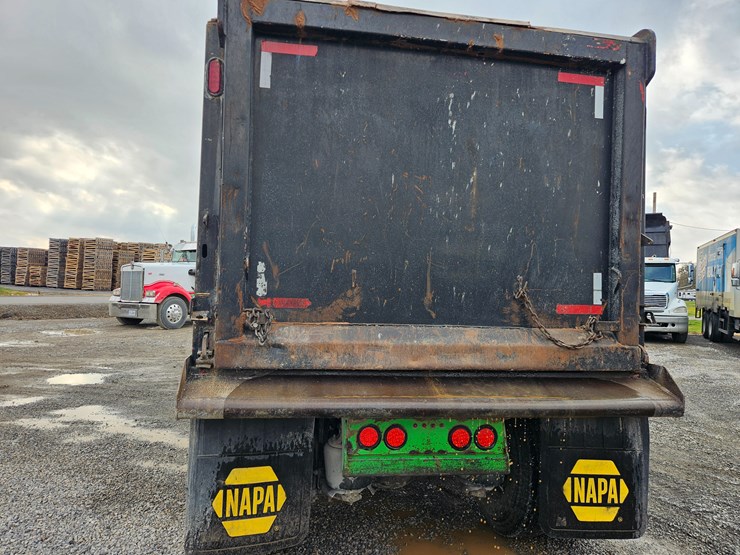 freightliner-columbia-112-image-14