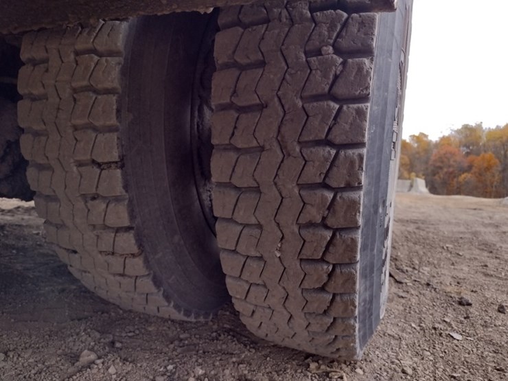 freightliner-fl60-image-38