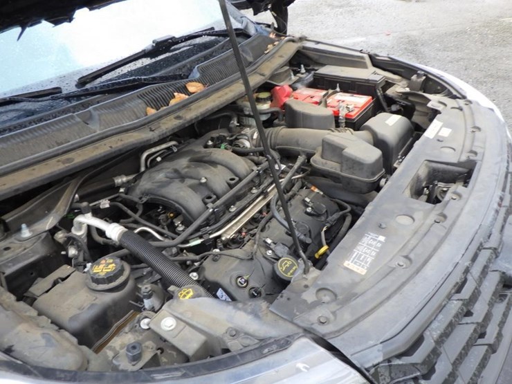 2017-ford-explorer-image-11