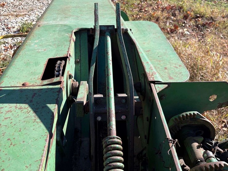 john-deere-336-image-12