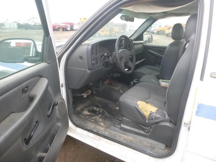 2004-chevrolet-2500-image-8