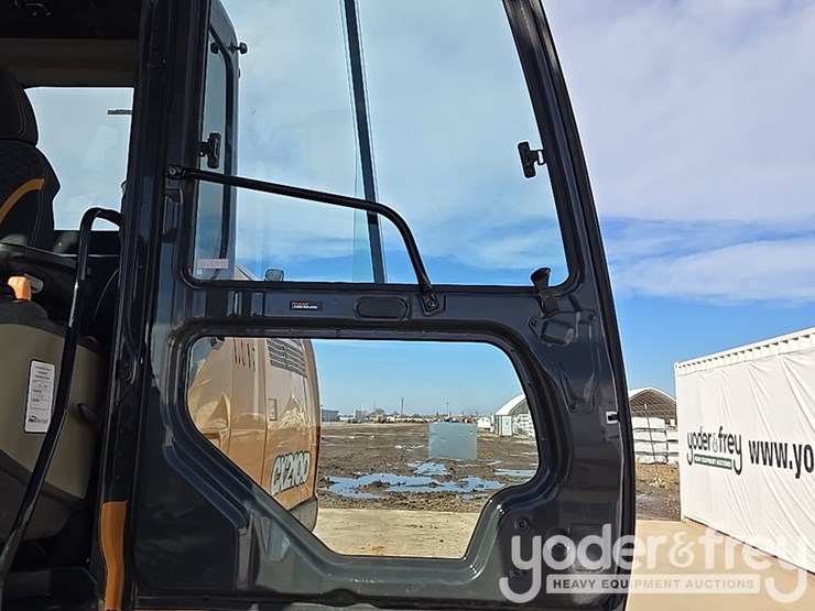 2021-case-cx210-lc-image-175