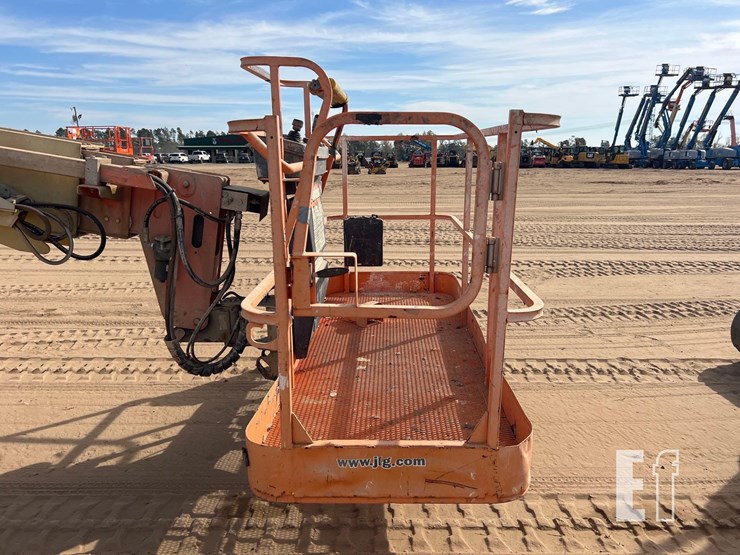2018-jlg-600s-image-25