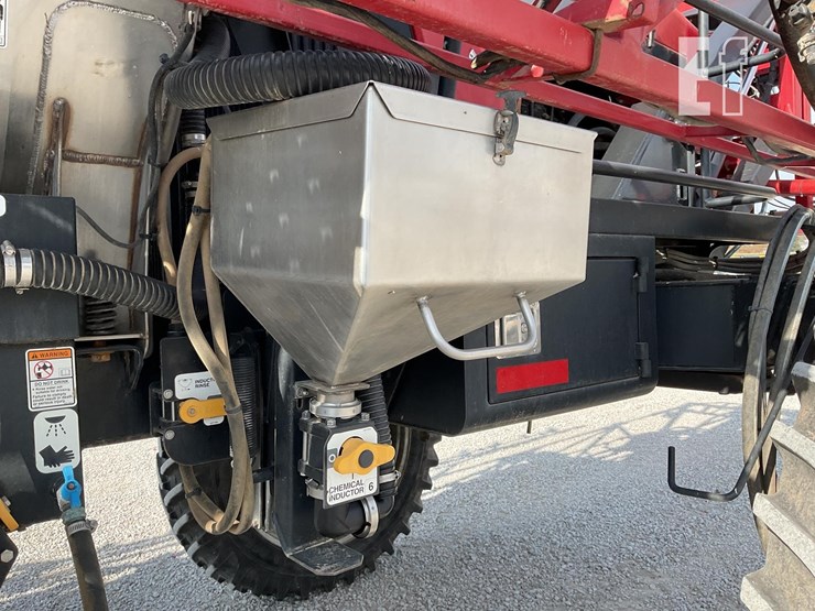 case-ih-patriot-3330-image-35