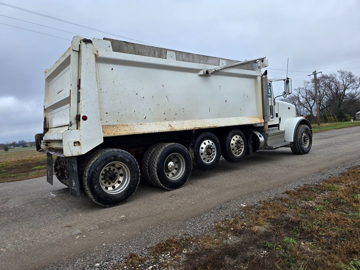 peterbilt-367-image-27