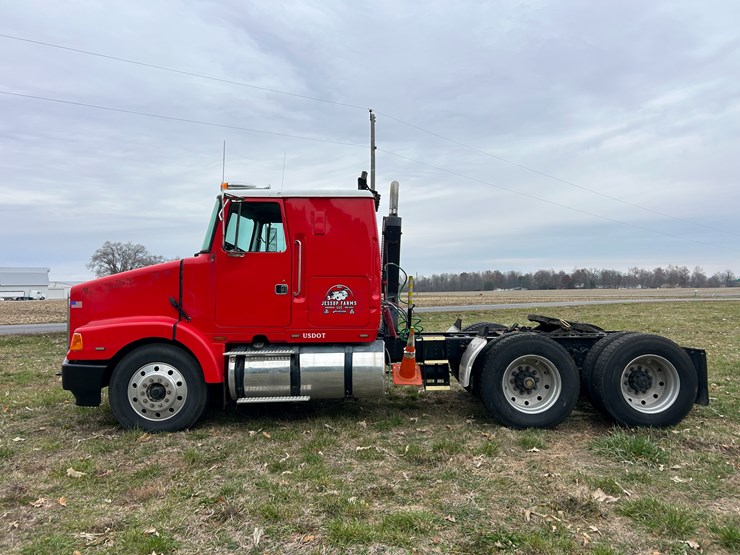 #95-•-volvo-semi-image-2