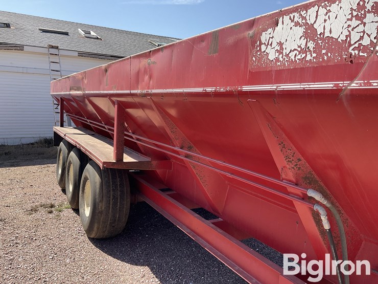 chandler-dry-litter-spreader-image-16