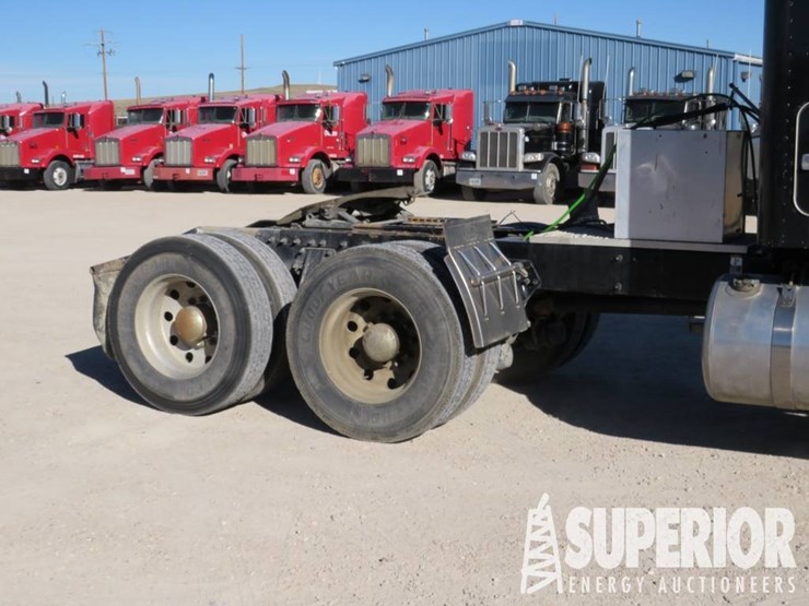 2016-peterbilt-389-image-9