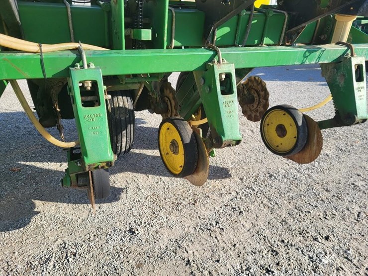 john-deere-7200-image-12