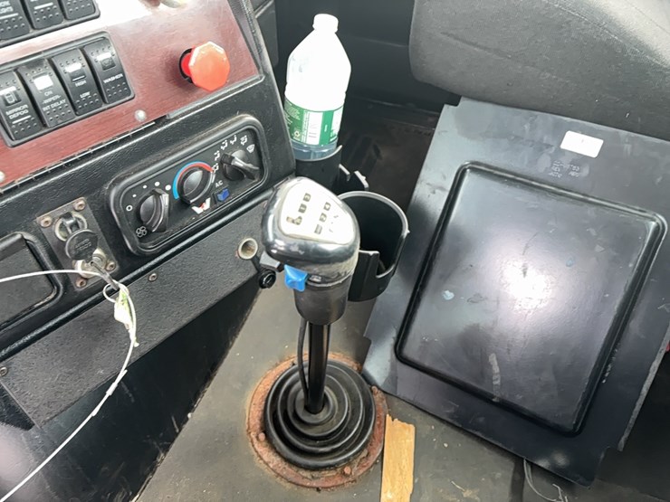 2017-western-star-4700sf-image-24