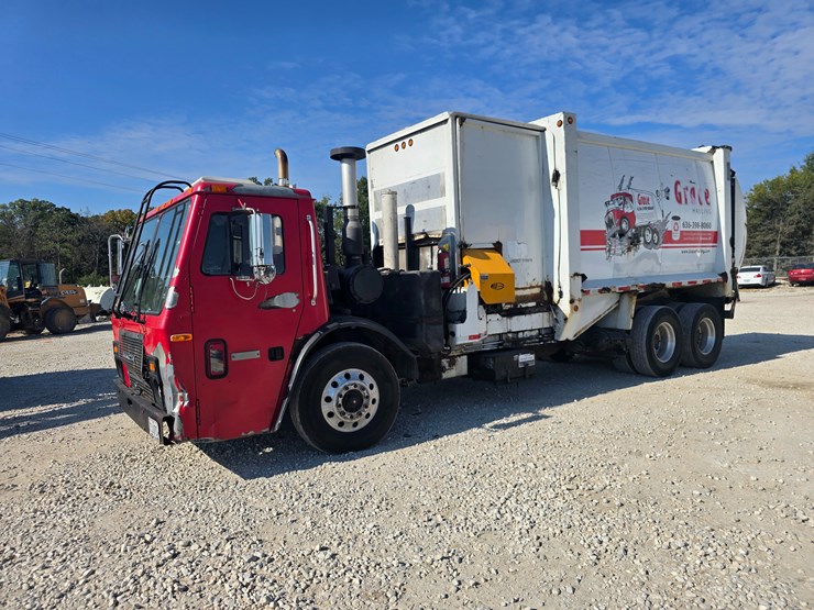 2007-mack-le613-image-4