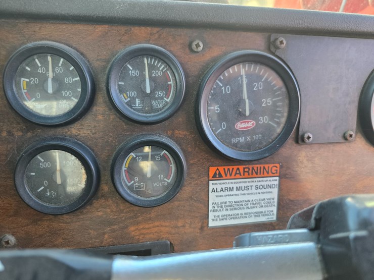 2002-peterbilt-320-image-43