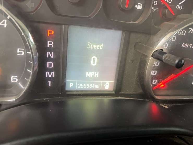 2016-chevrolet-2500hd-image-18