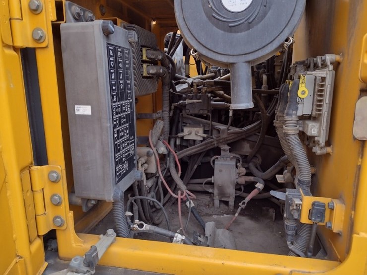 volvo-ec220e-lr-image-46