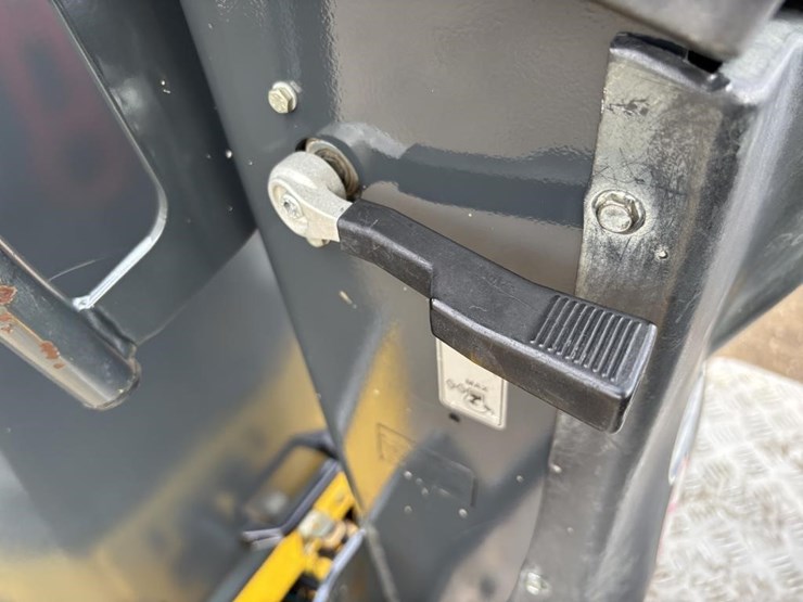 2017-bomag-bw120-image-19