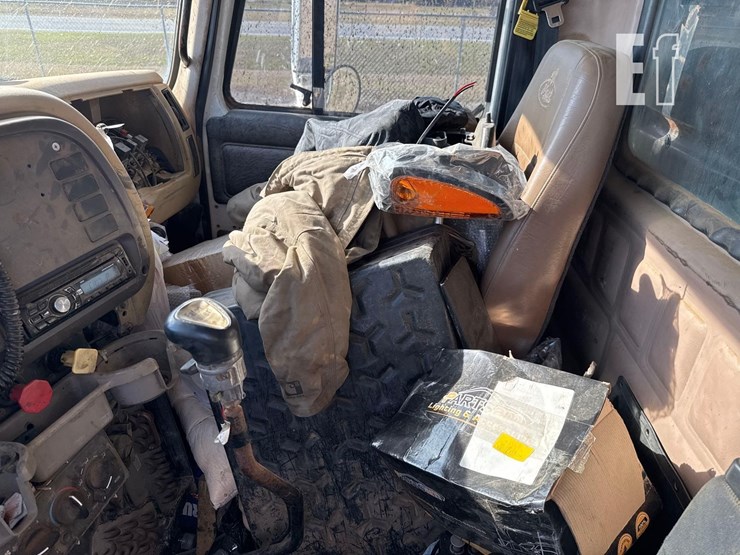 mack-t/a-dump-truck-image-29