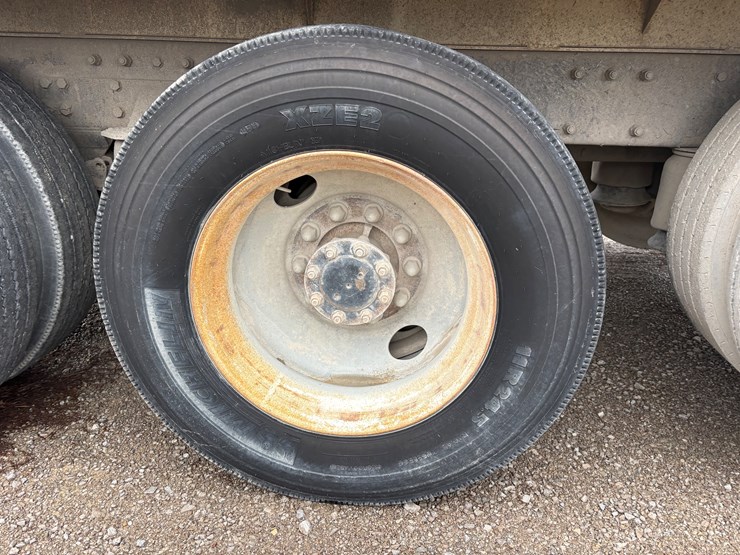 2000-peterbilt-378-image-9