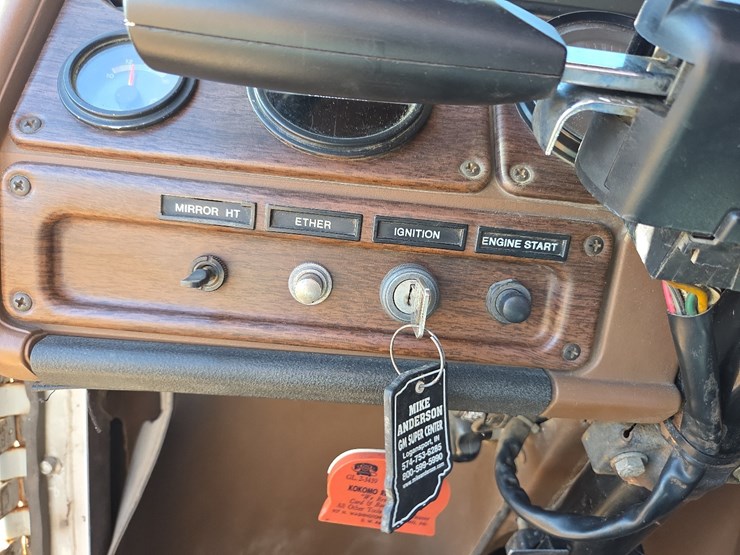 1988-freightliner-day-cab-semi-image-66