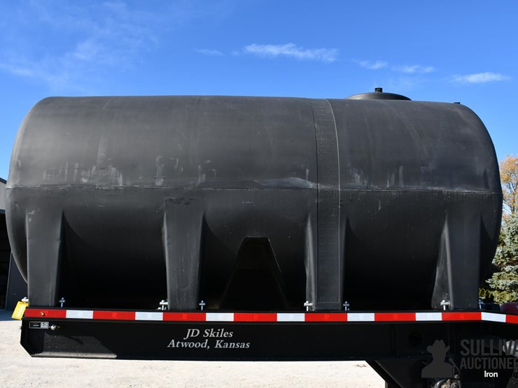 2022-j-d-skiles-pit-stop-tri/a-sprayer-trailer-image-14