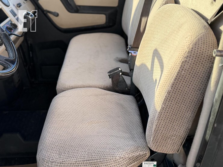 2019-john-deere-gator-xuv-835r-image-11