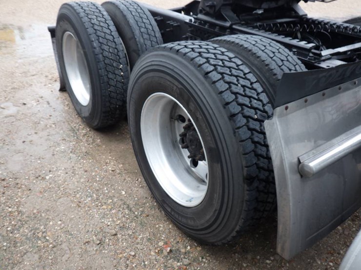 volvo-vnl780-image-8