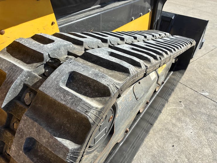 new-holland-c334-image-24