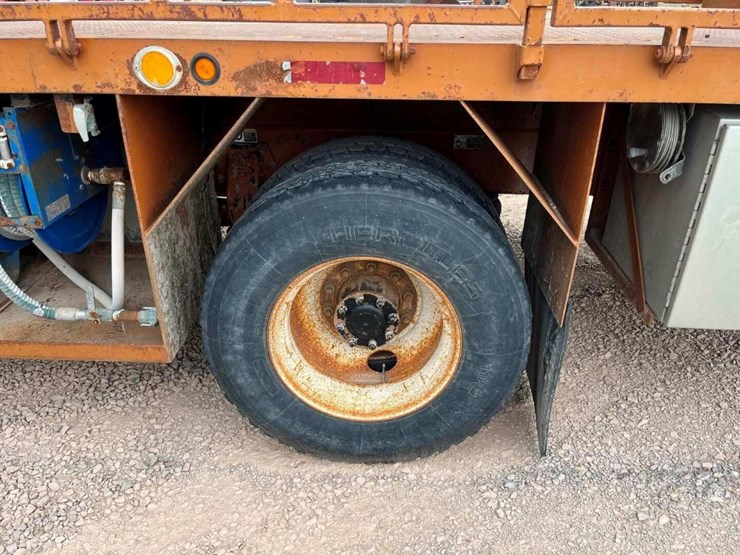 2012-peterbilt-337-image-12