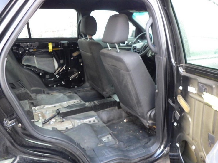 2017-ford-explorer-image-8