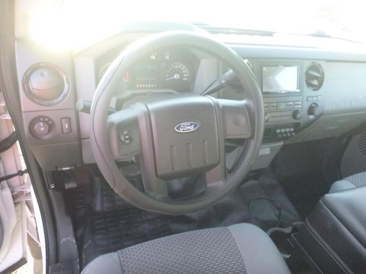 2011-ford-f550-image-15