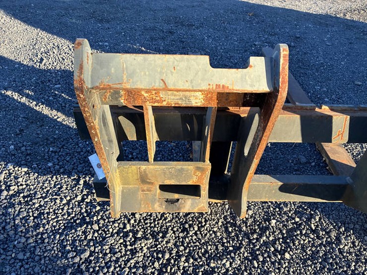 #122464-•-cnh-60"-quick-attach-ldr-forks-image-6