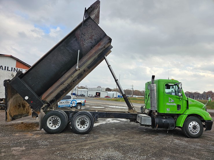 freightliner-columbia-112-image-34