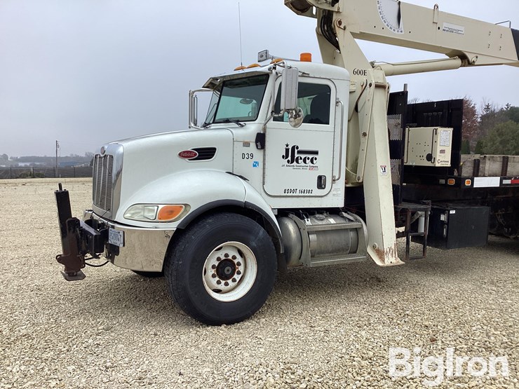 peterbilt-335-image-17