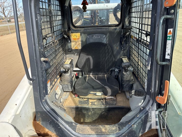 2022-bobcat-t740-image-22