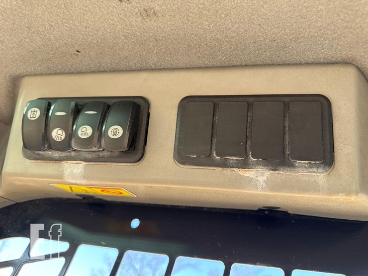 2018-caterpillar-299d2-image-30