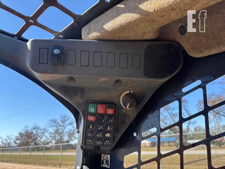 2017-deere-323e-image-26