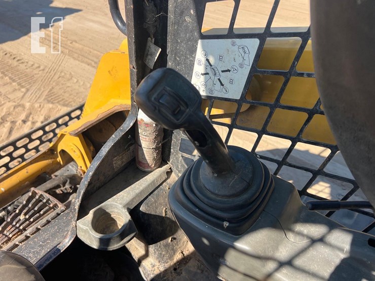 2016-caterpillar-259d-image-26