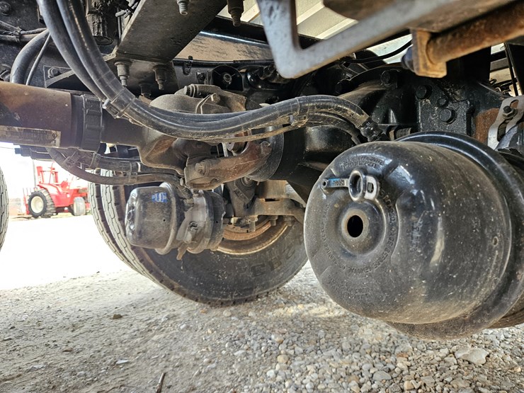 peterbilt-579-image-63