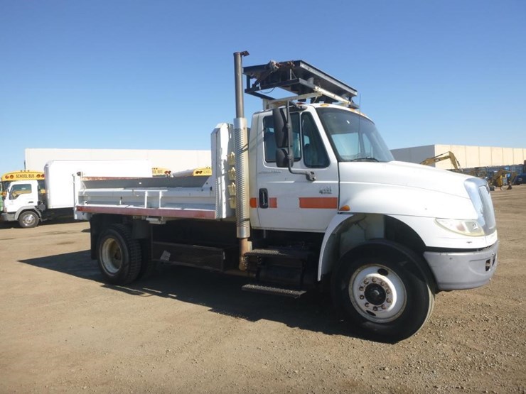 2005-international-durastar-4400-image-2