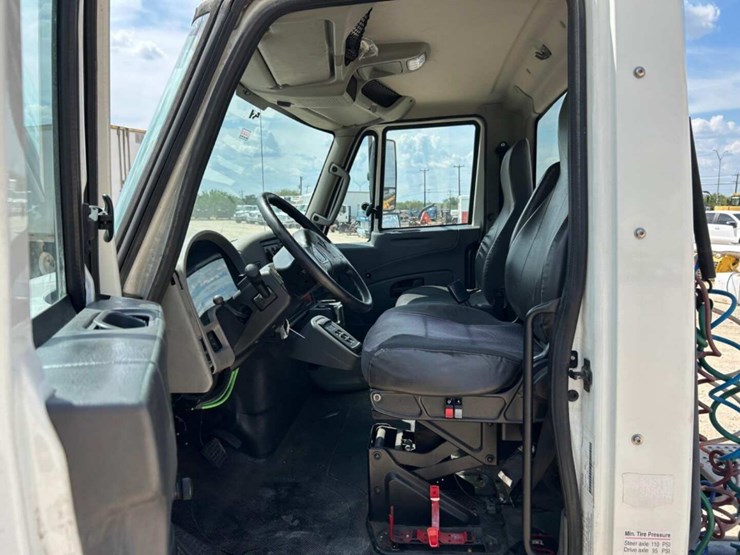 international-durastar-4400-image-5