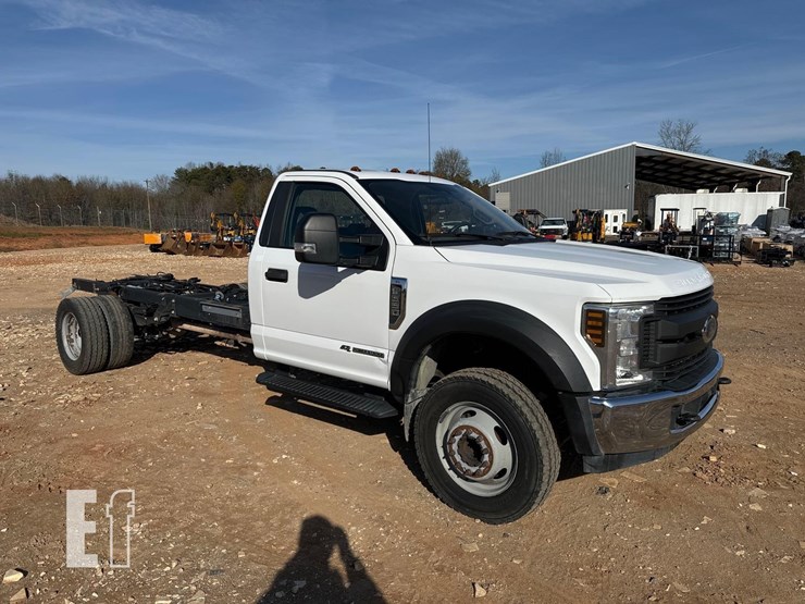 ford-f550-xl-image-1