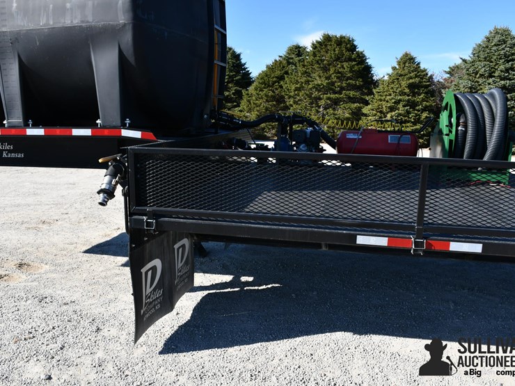 2022-j-d-skiles-pit-stop-tri/a-sprayer-trailer-image-16