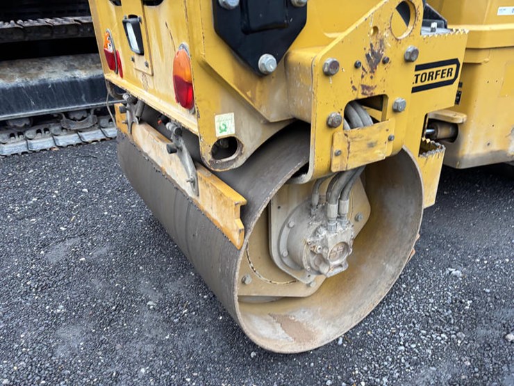 2017-caterpillar-cb24b-image-6