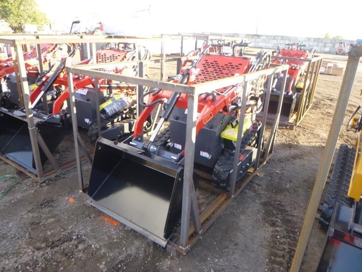 2025-agt-ysrt14-skid-steer-track-loader-image-1